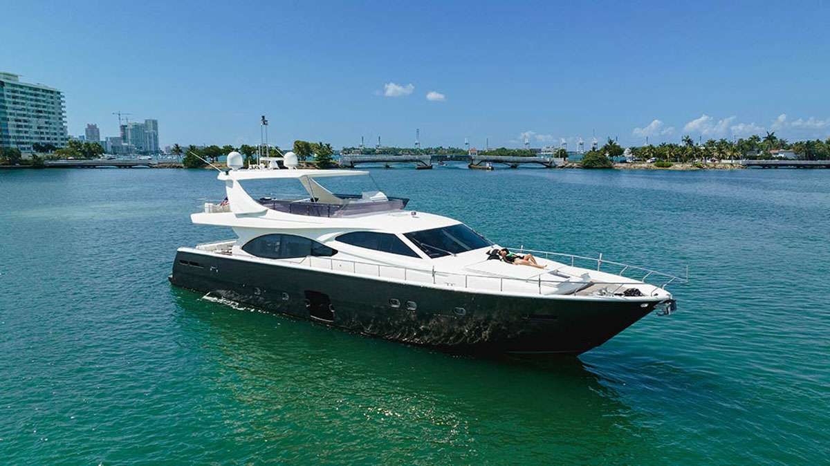 yacht-460059