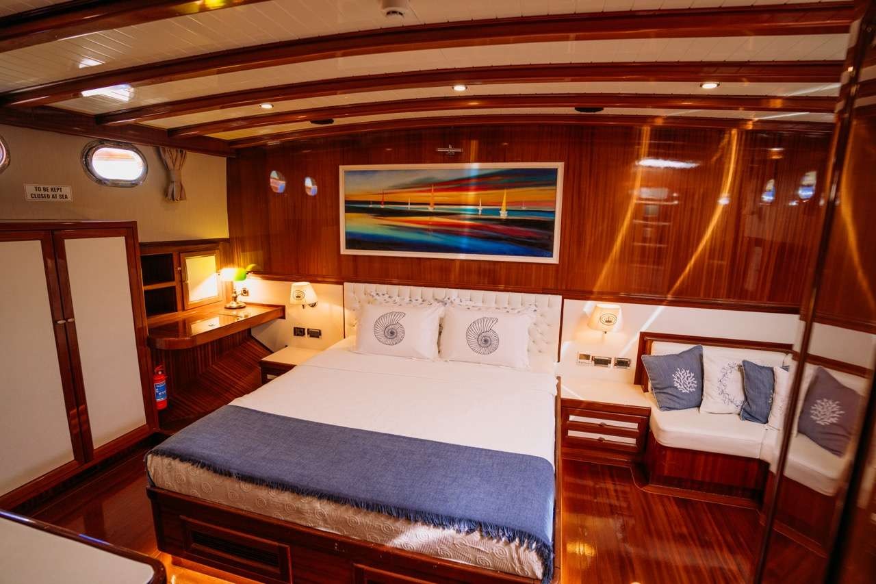 yacht-94995